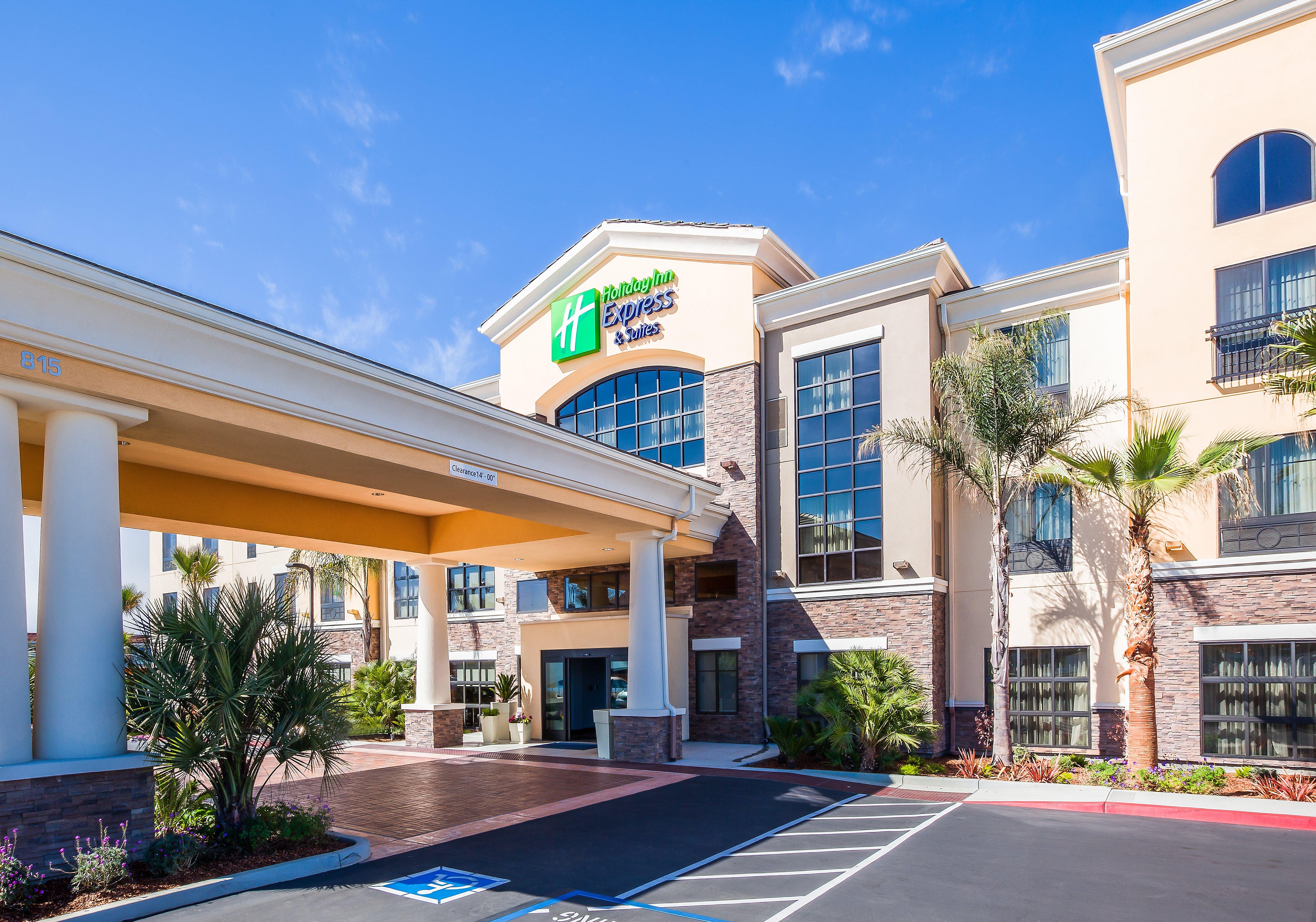 Holiday Inn Express & Suites Eureka, An Ihg Hotel Exterior photo