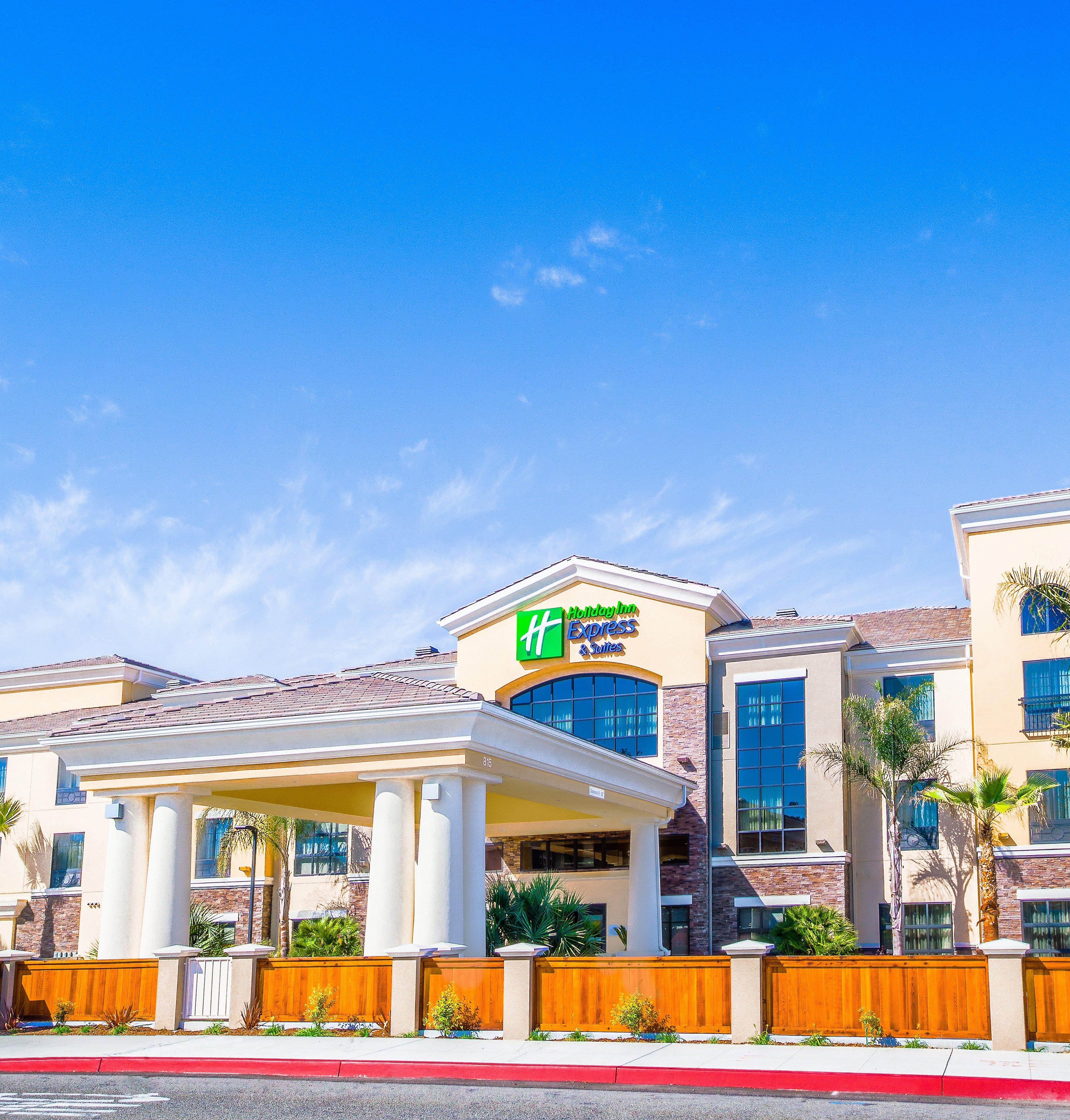 Holiday Inn Express & Suites Eureka, An Ihg Hotel Exterior photo